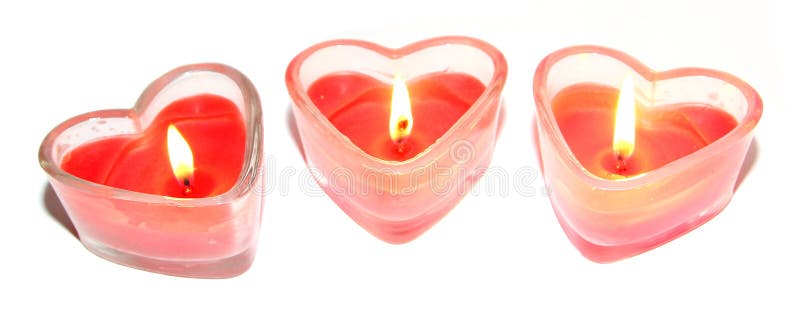 Drie rode hart gevormde kaarsen stock afbeeldingen