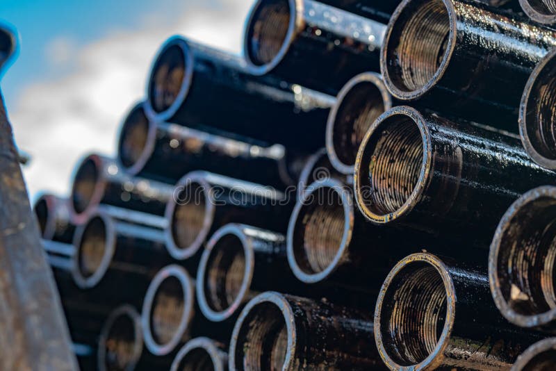 Drillpipe on Oil Rig Pipe Deck. Olie En Gasindustrie Stock Foto