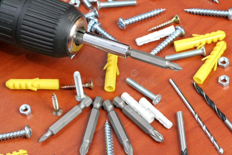 Drills, screws & Plugs