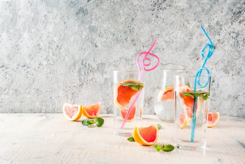 Drink för sommaruppfriskninggrapefrukt fotografering för bildbyråer Drink för sommaruppfriskninggrapefrukt fotografering för bildbyråer