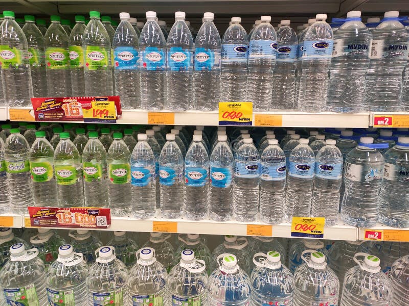 https://thumbs.dreamstime.com/b/drinking-water-packaged-plastic-bottles-labelled-various-brands-kuala-lumpur-malaysia-april-drinking-water-199426061.jpg