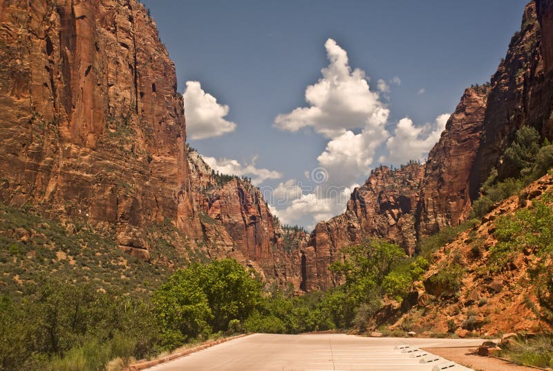 Drive into Zion Canyon