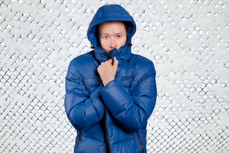 Droevige Aziatische mens in Blauw royalty-vrije stock afbeeldingen Droevige Aziatische mens in Blauw royalty-vrije stock afbeeldingen