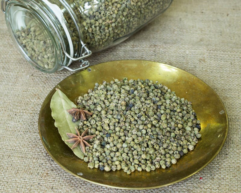 Droge groene paprika royalty-vrije stock afbeeldingen Droge groene paprika royalty-vrije stock afbeeldingen