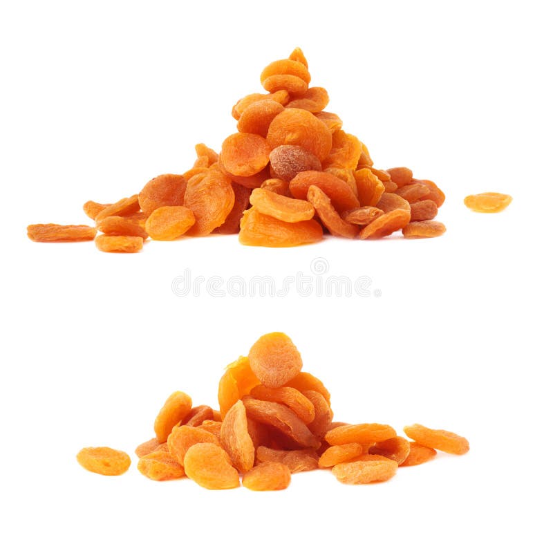 Droge oranje abrikozen over witte achtergrond stock foto Droge oranje abrikozen over witte achtergrond stock foto