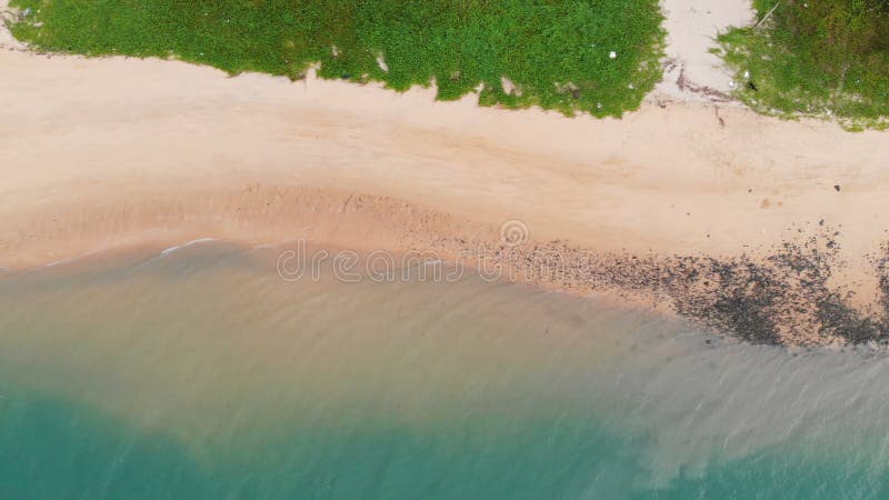 Drohnenflugzeug-Landschaft szenische Landschaft von Sandstrand und Meer