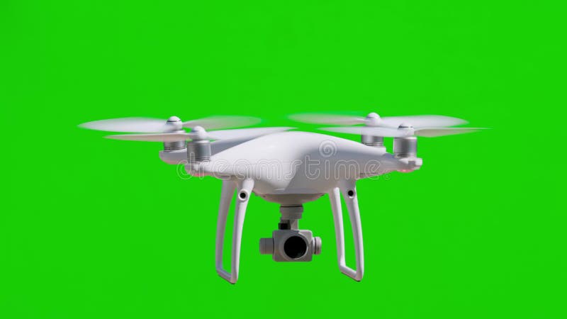 Drone Real UAV Quadcopter που πετάει αργά σε εξωτερικό χώρο μπροστά από μια πράσινη οθόνη. φιλμ μικρού μήκους