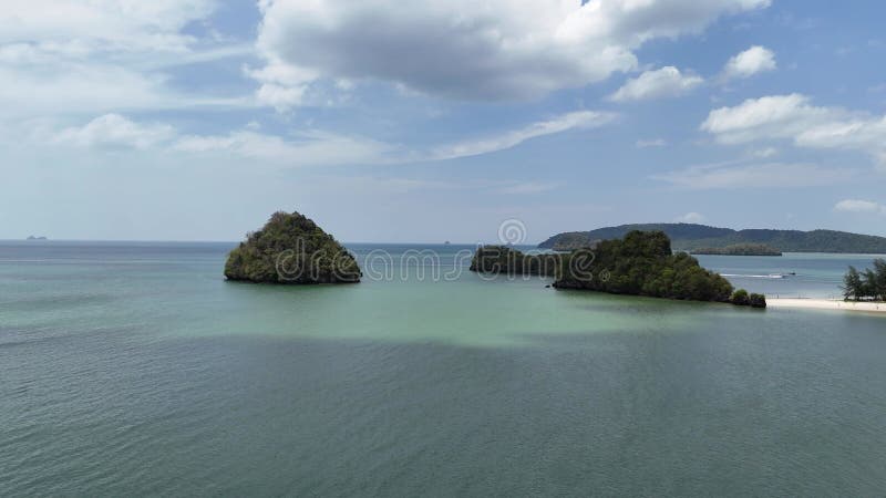 Drone shot ko chao nam και ko liao islands κοντά στην παραλία nopharat thara στο ao nang krabi ταϊλάνδη απόθεμα βίντεο
