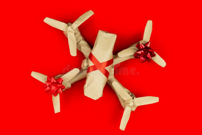 Krympe ørn selvmord Drone Wrapped in Craft Paper Stock Photo - Image of minimal, decorative:  235499004