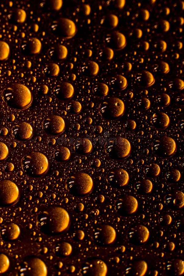 Kapky deště burbles textury pozadí v oranžové barvě.