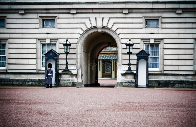 Drottnings vakt, Buckingham Palace, London arkivbild Drottnings vakt, Buckingham Palace, London arkivbild