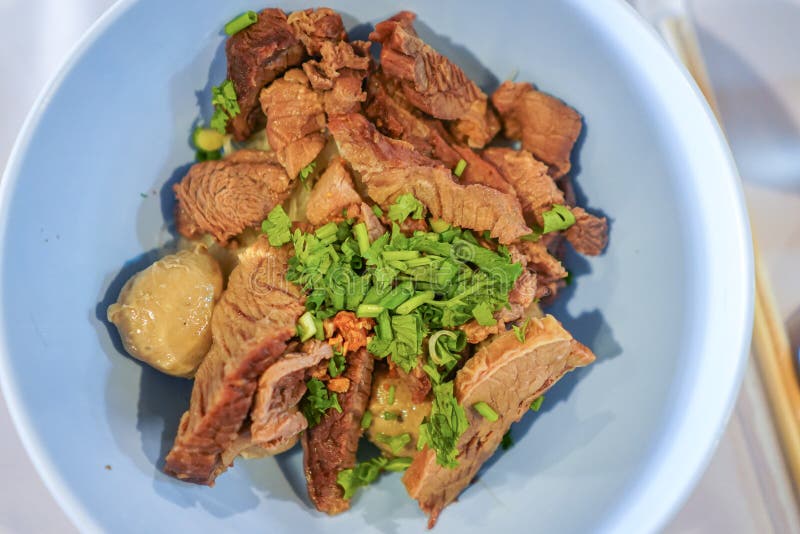 Dry Fine Cut White Rice Noodle with Braised Beef and Beef Ball Stock