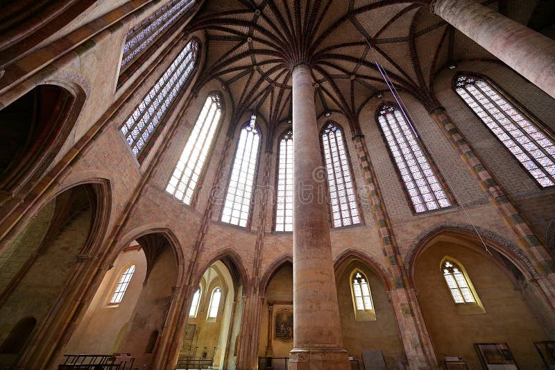 Drzewo nave andpalm kościoła jacobinów z żeberkami skarbowymi wypromieniowanymi jak fronty palmowych drzew fotografia stock