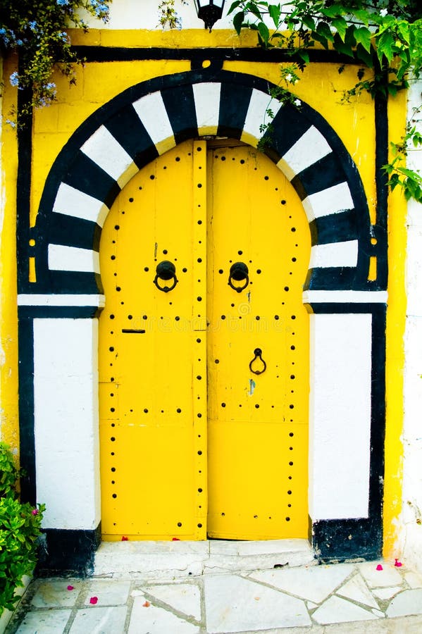 Drzwi arabskiej żółty