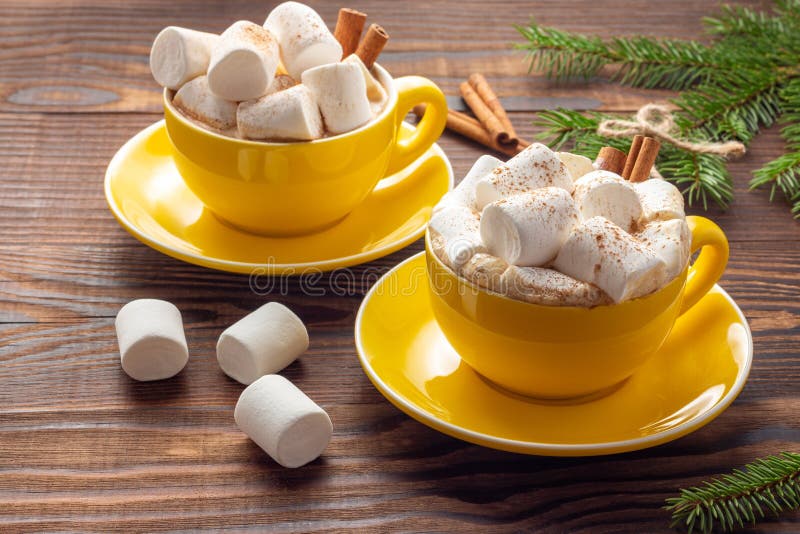 Rostos Assustadores Monstros De Marshmallow Em Xícara De Café Para  Halloween Foto de Stock - Imagem de conceito, monstro: 199278486