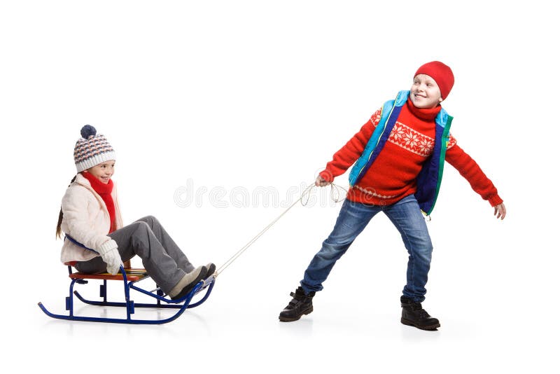 Duas crianças felizes na roupa do inverno no trenó foto de stock Duas crianças felizes na roupa do inverno no trenó foto de stock