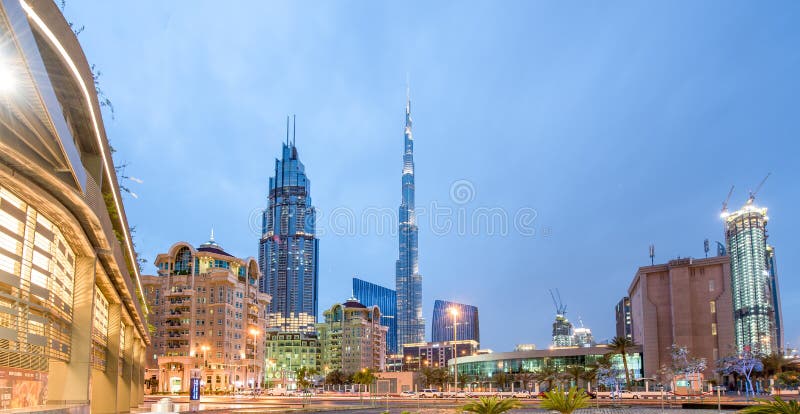 DUBAI - 1. APRIL: Unten Stadt - Gruppe Gebäude in Dubais Stadt unten, Teil des Geschäftsüberfahrtprojektes 1. April 2016 Dubai, U lizenzfreie stockfotos DUBAI - 1. APRIL: Unten Stadt - Gruppe Gebäude in Dubais Stadt unten, Teil des Geschäftsüberfahrtprojektes 1. April 2016 Dubai, U lizenzfreie stockfotos