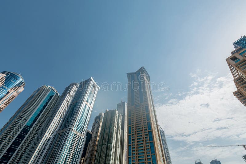 Dubai - august 9, 2014: dubai marina okręg zdjęcie stock Dubai - august 9, 2014: dubai marina okręg zdjęcie stock