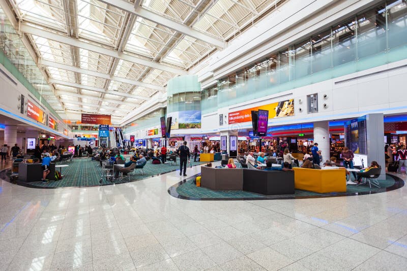 Dubai International-Flughafeninnenraum, UAE lizenzfreie stockfotografie Dubai International-Flughafeninnenraum, UAE lizenzfreie stockfotografie