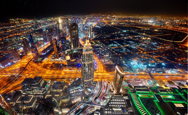 Dubai-Skyline während der Nacht mit erstaunlichem Stadtzentrum-Licht- und Sheikh Zayed-Straßenverkehr, Vereinigte Arabische Emira stockfotos Dubai-Skyline während der Nacht mit erstaunlichem Stadtzentrum-Licht- und Sheikh Zayed-Straßenverkehr, Vereinigte Arabische Emira stockfotos