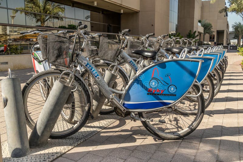 Fahrrad, Das In Dubai Teilt Stockfoto Bild von mieten