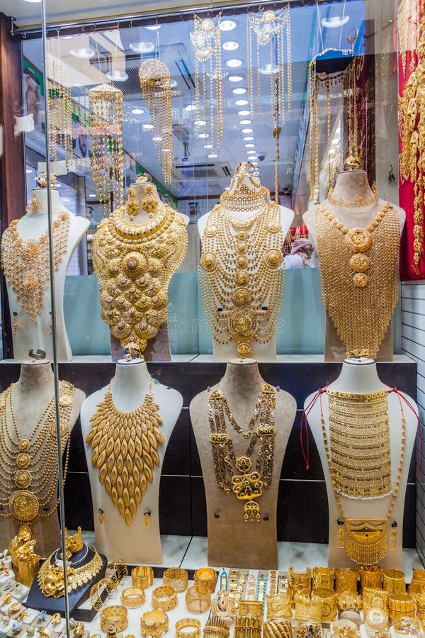 Dubai uae stycznia 19 r. 2018 : sklep jubilerski w deira gold souq w dubaju obraz royalty free