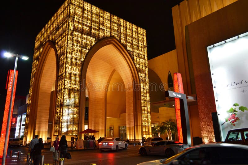Dubaj evening pięknego budynek lubi zaświecać bardzo dobrze modny znakomitego