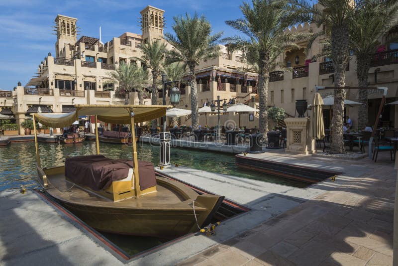 DUBAJ, UAE - STYCZEŃ 18, 2017: Widok Souk Madinat Jumeirah obrazy stock DUBAJ, UAE - STYCZEŃ 18, 2017: Widok Souk Madinat Jumeirah obrazy stock