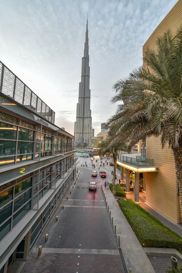 Dubaj Zjednoczone Emiraty Arabskie, Listopad, – 03, 2018, Burj khlifa widok od Dubaj centrum handlowego lokalizować w W centrum D zdjęcia stock Dubaj Zjednoczone Emiraty Arabskie, Listopad, – 03, 2018, Burj khlifa widok od Dubaj centrum handlowego lokalizować w W centrum D zdjęcia stock