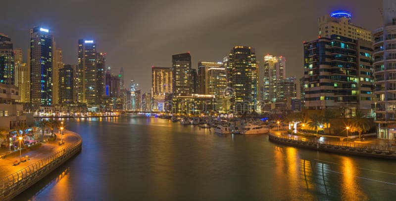 Dubaj - śródnocna panorama Marina fotografia royalty free Dubaj - śródnocna panorama Marina fotografia royalty free