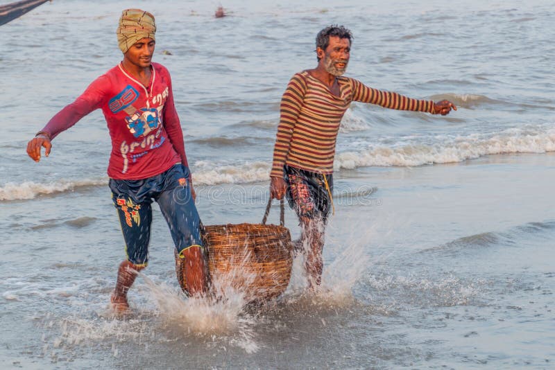 DUBLAR CHAR, BANGLADESH - NOVEMBER 14, 2016: Fishermen with their catch at Dublar Char Dubla island , Banglades
