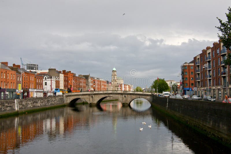 Dublin-Ansicht mit Liffey-Fluss, Irland stockbild Dublin-Ansicht mit Liffey-Fluss, Irland stockbild