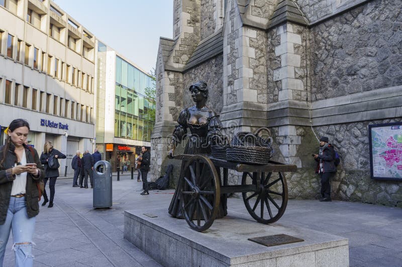 Dublin downtown street view with Molly Malone Statue royalty free stock photos Dublin downtown street view with Molly Malone Statue royalty free stock photos