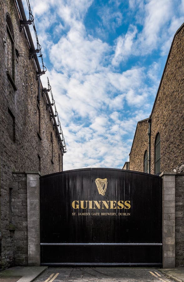 Dublin ireland jan 21 : entrégrind till Guinness-lagret dublin ireland-öluk fotografering för bildbyråer