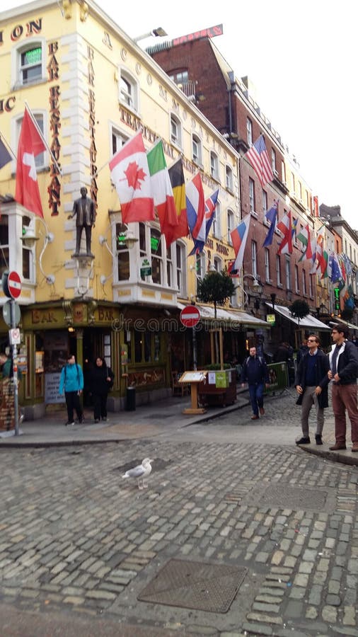 Dublin, zentraler Bereich, angenehmer Weg durch diesen regnerischen reizend Platz lizenzfreies stockfoto Dublin, zentraler Bereich, angenehmer Weg durch diesen regnerischen reizend Platz lizenzfreies stockfoto