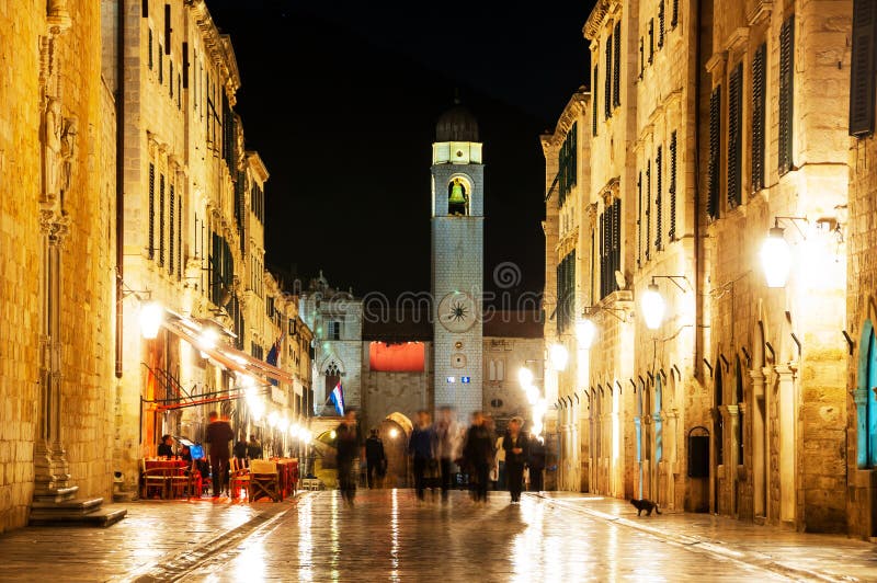 Dubrovnik, Kroatien Nachtansicht von Stradun-Straße der alten Stadt stockfotografie Dubrovnik, Kroatien Nachtansicht von Stradun-Straße der alten Stadt stockfotografie