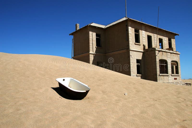 Ducha kolmanskop miasta Namibia obrazy stock
