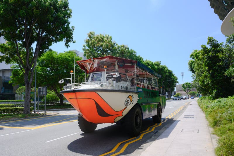 Duck tour with amphibious vehicle in Singapore