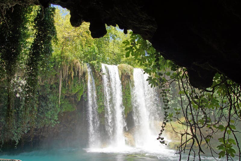 Duden-Wasserfälle schnitzen durch Karst lizenzfreie stockfotografie Duden-Wasserfälle schnitzen durch Karst lizenzfreie stockfotografie