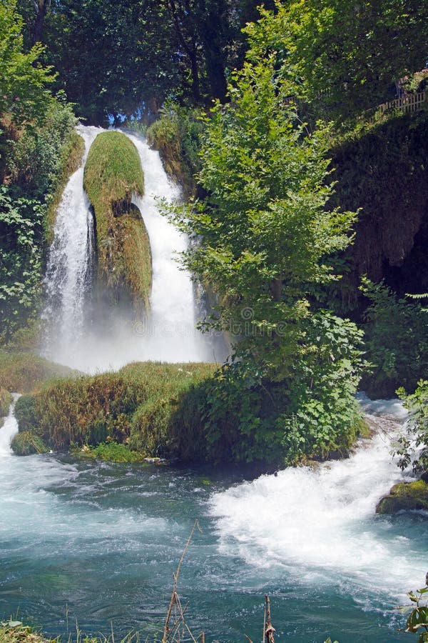 Duden-Wasserfälle schnitzen durch Karst stockfotografie Duden-Wasserfälle schnitzen durch Karst stockfotografie