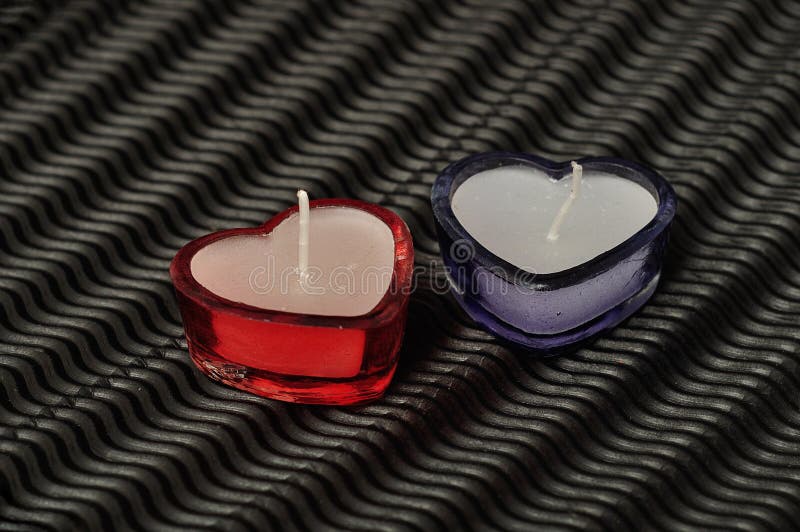 Due candele di forma del cuore fotografia stock libera da diritti Due candele di forma del cuore fotografia stock libera da diritti
