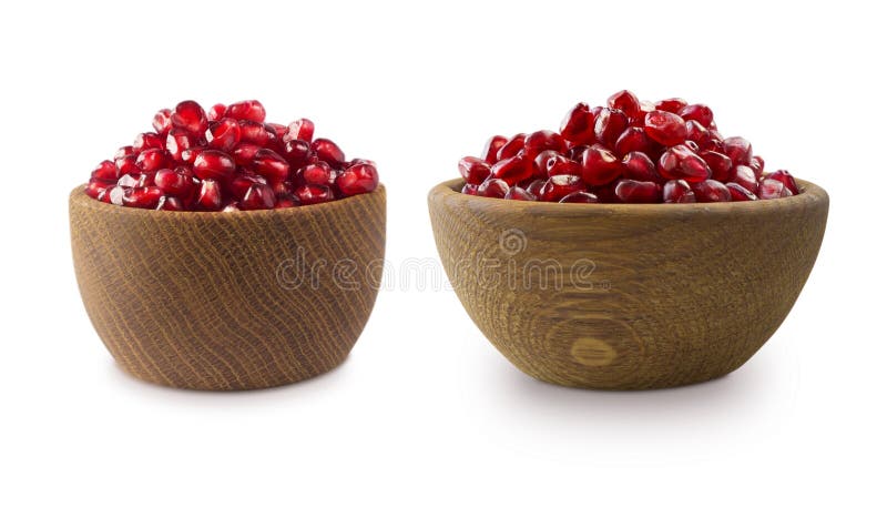 Due ciotole con i semi del melograno isolati su fondo bianco Primo piano maturo dei melograni Granato dolce e succoso con lo spaz fotografie stock Due ciotole con i semi del melograno isolati su fondo bianco Primo piano maturo dei melograni Granato dolce e succoso con lo spaz fotografie stock