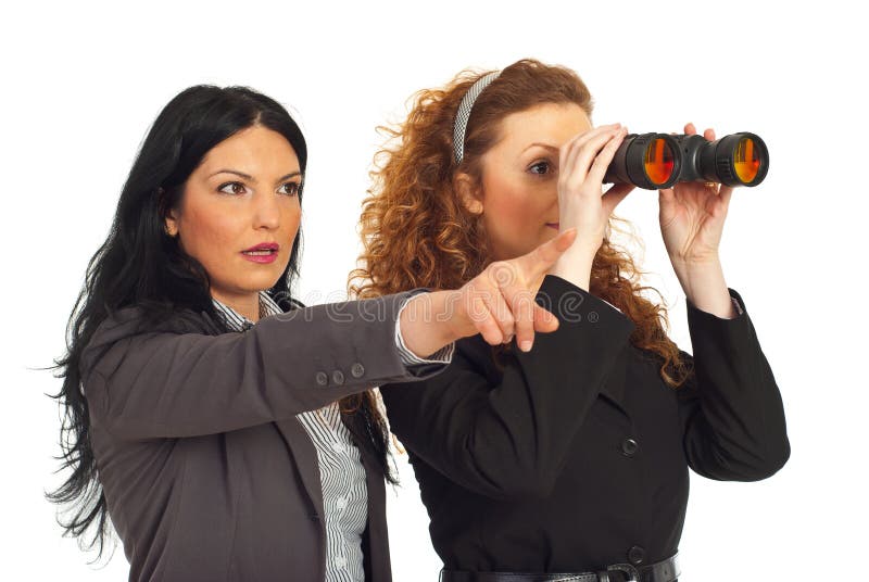 Due donne di affari con binoculare immagini stock libere da diritti Due donne di affari con binoculare immagini stock libere da diritti