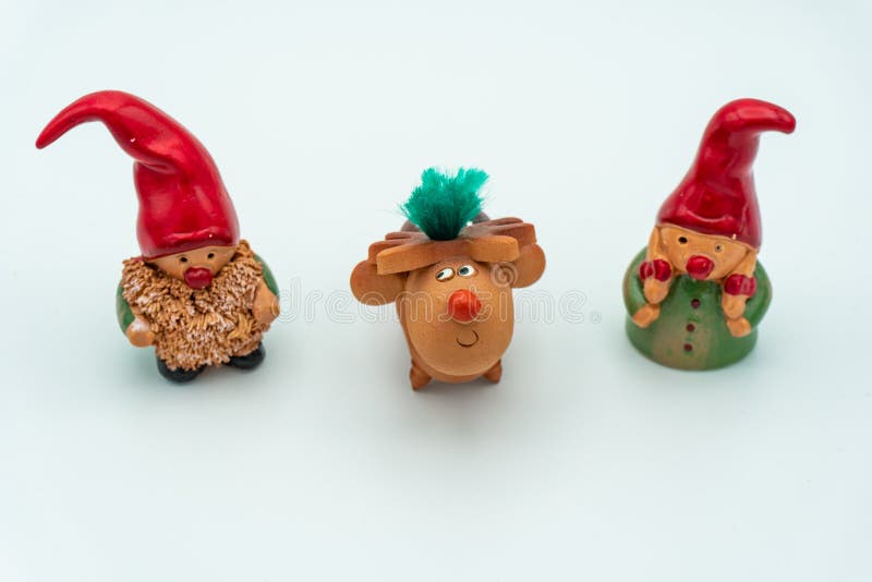 Duendes de la Navidad o gnomos y reno de la Navidad imagen de archivo Duendes de la Navidad o gnomos y reno de la Navidad imagen de archivo
