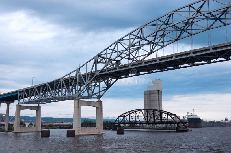 Duluth-Hafen-Brücken auf Oberem See