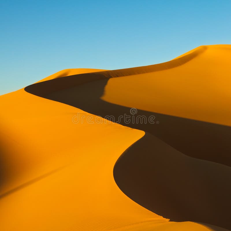 Duna de areia - mar da areia de Awbari - deserto de Sahara, Líbia fotografia de stock royalty free Duna de areia - mar da areia de Awbari - deserto de Sahara, Líbia fotografia de stock royalty free