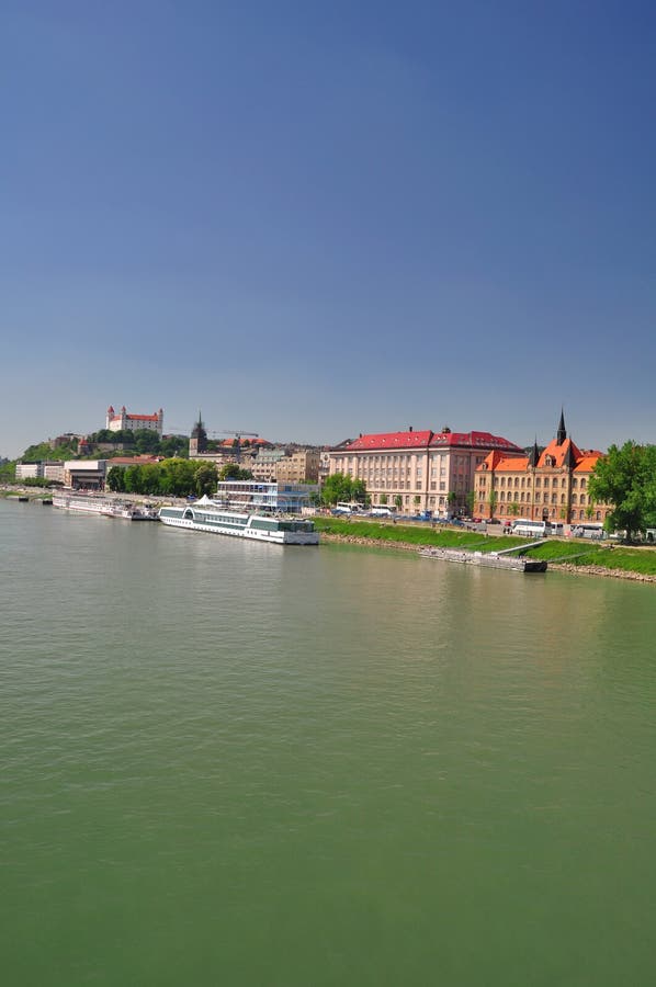 Nábrežie Dunaja. Bratislava. Slovensko.