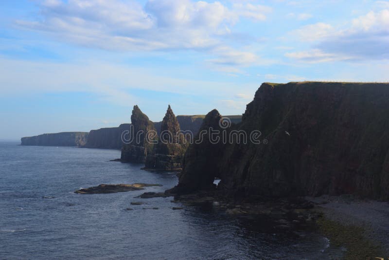 Duncansby Head met uitzicht op zee nabij John O' Groats stock fotografie