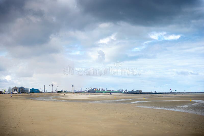 Dunkirk, het brede strand beroemd voor Frankrijk bekendst voor de Britse evacuatie tijdens de Wereldoorlog II Nord Pas-de-Calais, royalty-vrije stock foto's Dunkirk, het brede strand beroemd voor Frankrijk bekendst voor de Britse evacuatie tijdens de Wereldoorlog II Nord Pas-de-Calais, royalty-vrije stock foto's