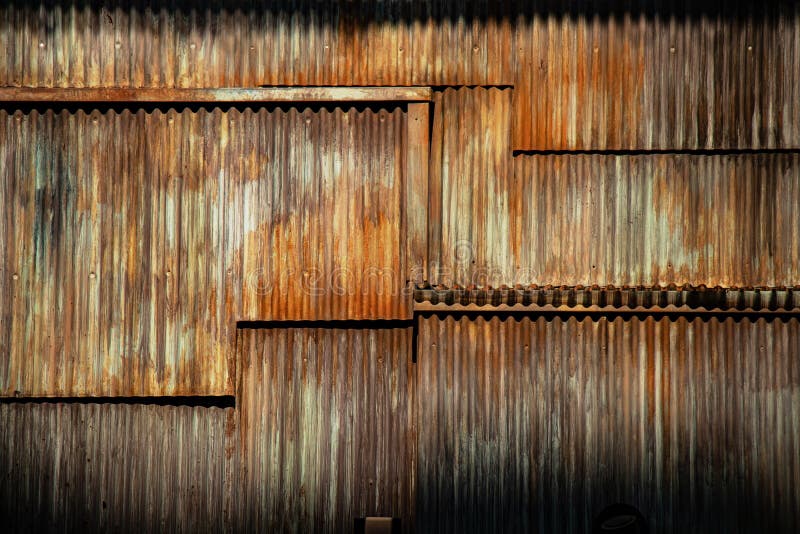 dunkle Textur-Wellblechuntergrund, Oberfläche des rostgerosten Stahls, verfallener Bereich der Slumwand lizenzfreie stockbilder dunkle Textur-Wellblechuntergrund, Oberfläche des rostgerosten Stahls, verfallener Bereich der Slumwand lizenzfreie stockbilder